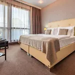 Hotel Danubia Gate 4*