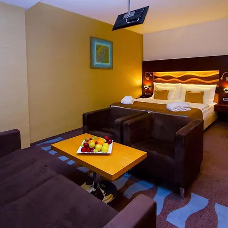 Отель Danubia Gate 4*