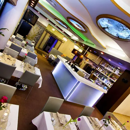 Danubia Gate Отель 4*