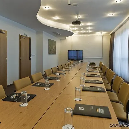 Danubia Gate Hotell 4*