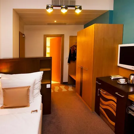 Отель Danubia Gate