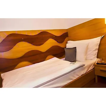 Отель Danubia Gate