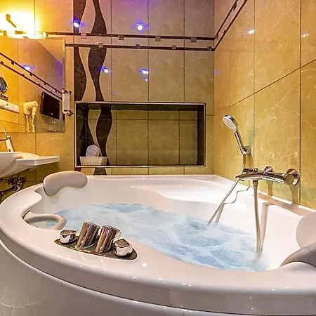 Hotel Danubia Gate 4*
