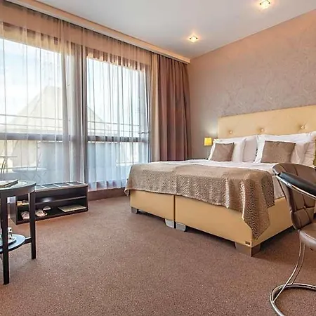 Hotel Danubia Gate 4*