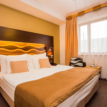 Danubia Gate Hotel 4*